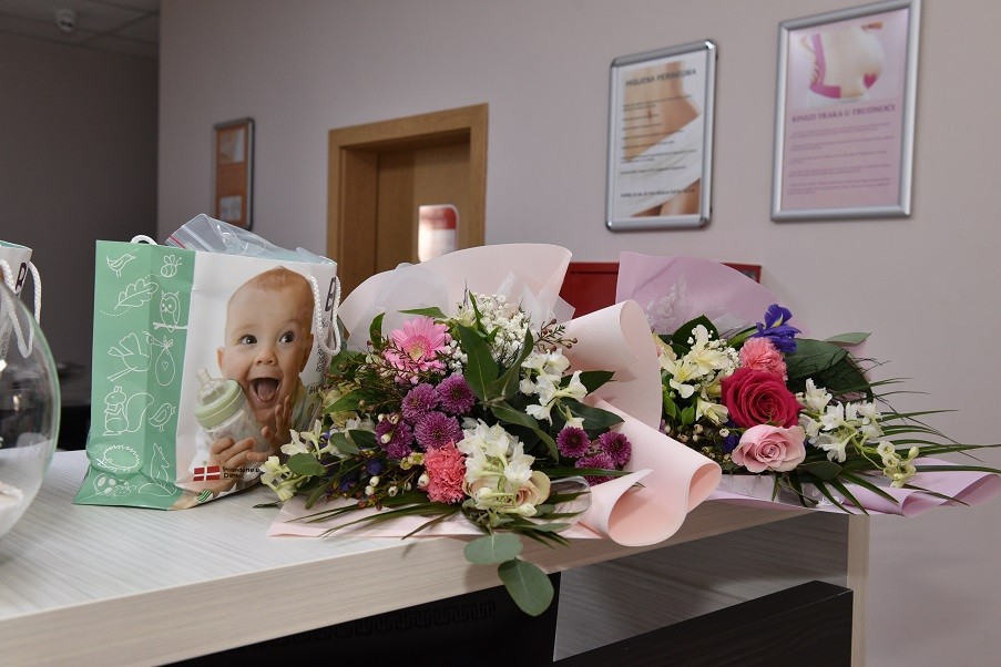 Cveće dobrodošlice za mamu i bebu u porodilištu Gea